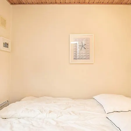 4 Person In Aeroskobing-by Traum *