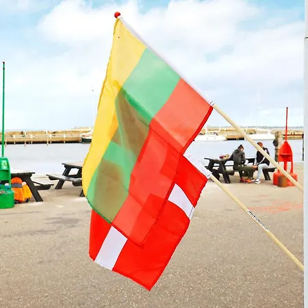 4 Person In Aeroskobing-by Traum