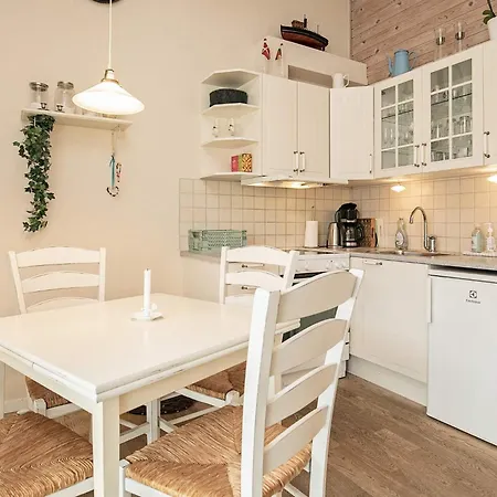 4 Person In Aeroskobing-by Traum