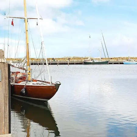 4 Person In Aeroskobing-by Traum