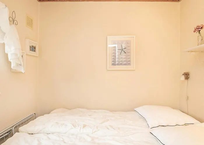 4 Person In Aeroskobing-by Traum *