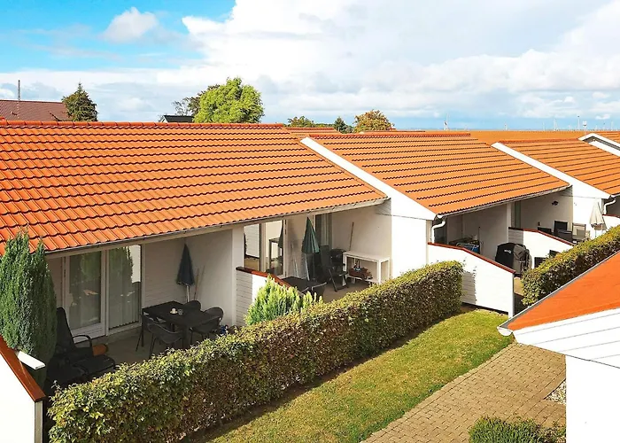 4 Person In Aeroskobing-by Traum * Aeroskobing