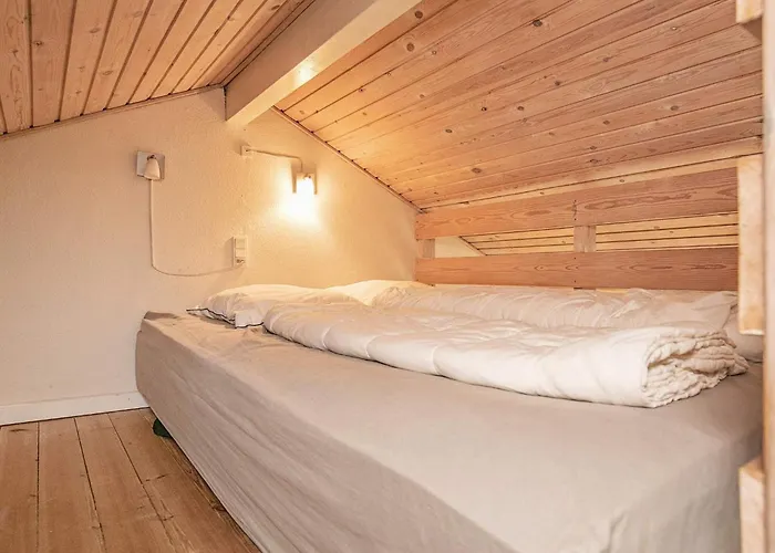 4 Person In Aeroskobing-by Traum