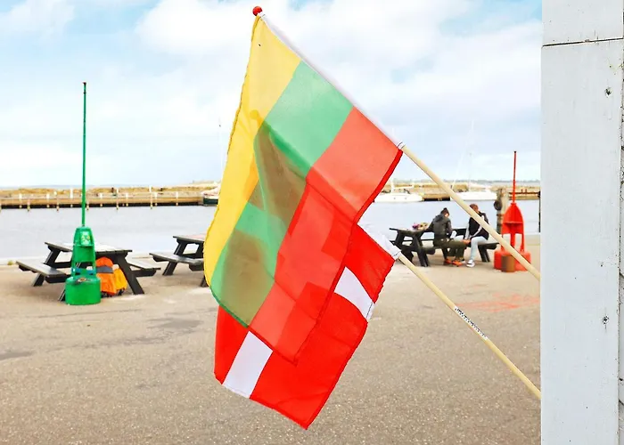 4 Person In Aeroskobing-by Traum