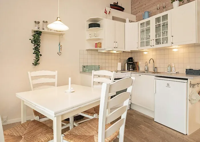 4 Person In Aeroskobing-by Traum