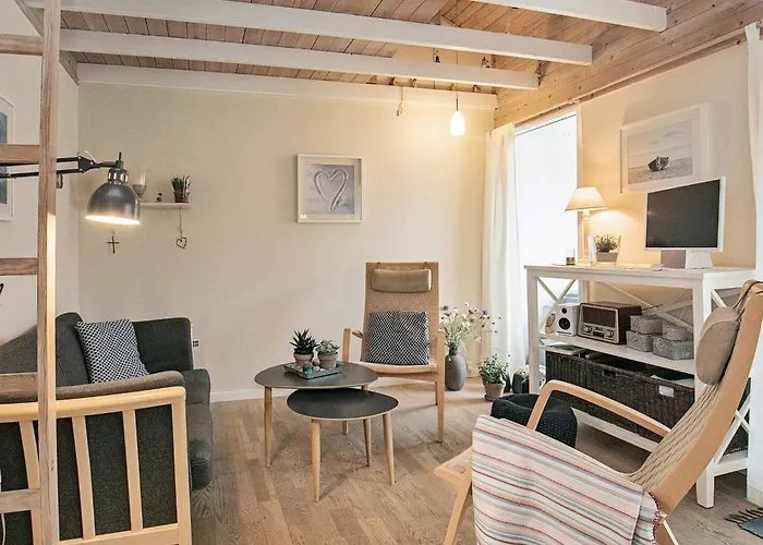 4 Person In Aeroskobing-by Traum *