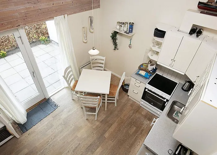 4 Person In Aeroskobing-by Traum * Ærøskøbing