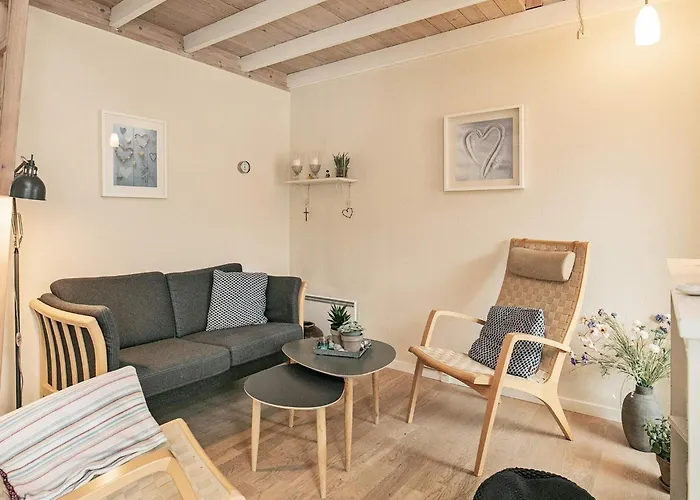 4 Person In Aeroskobing-by Traum *