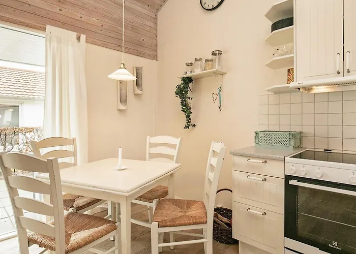 4 Person In Aeroskobing-by Traum Ærøskøbing