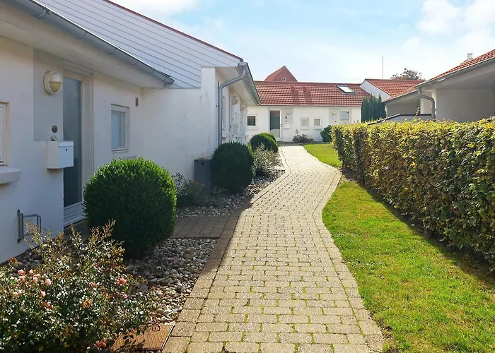 4 Person In Aeroskobing-by Traum Nyaraló *